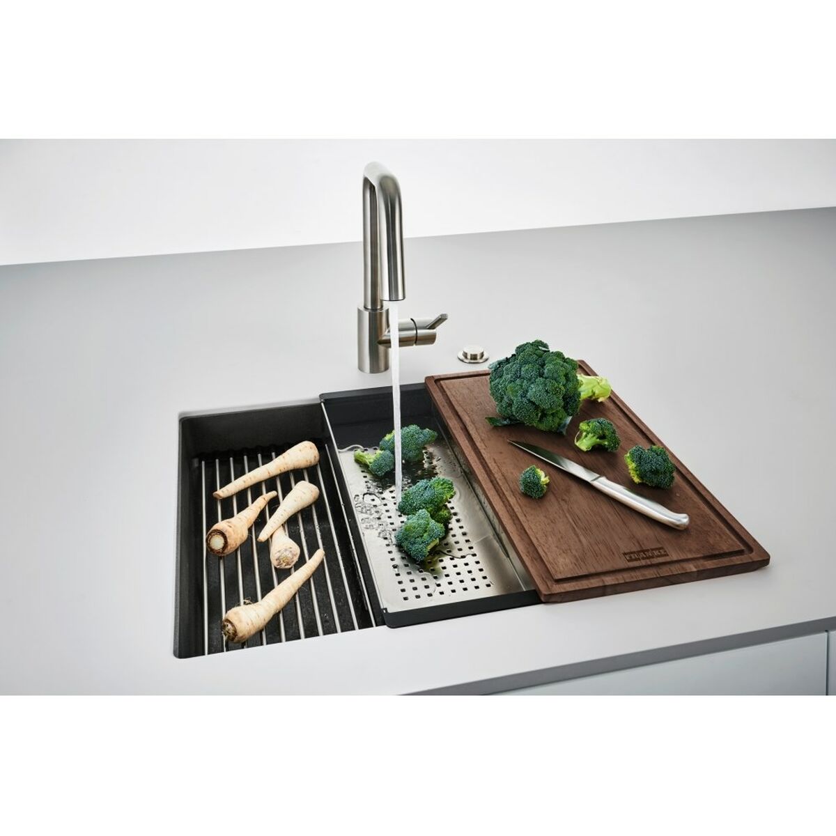 V2HAA4575FDCF46395CA194FAD29208282AR5846932P4